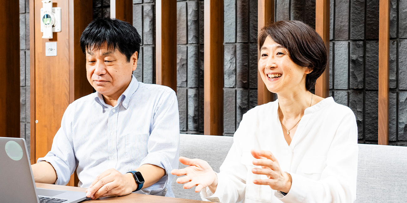 インタビューに応える岩田さんと木下さん