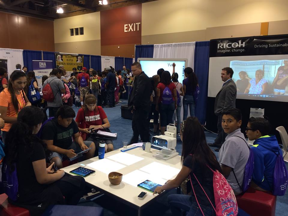 画像：｢International Science and Engineering Fair(Intel ISEF)｣においてエコアクションの啓発と参加者によるエコ宣言を実施(5月)